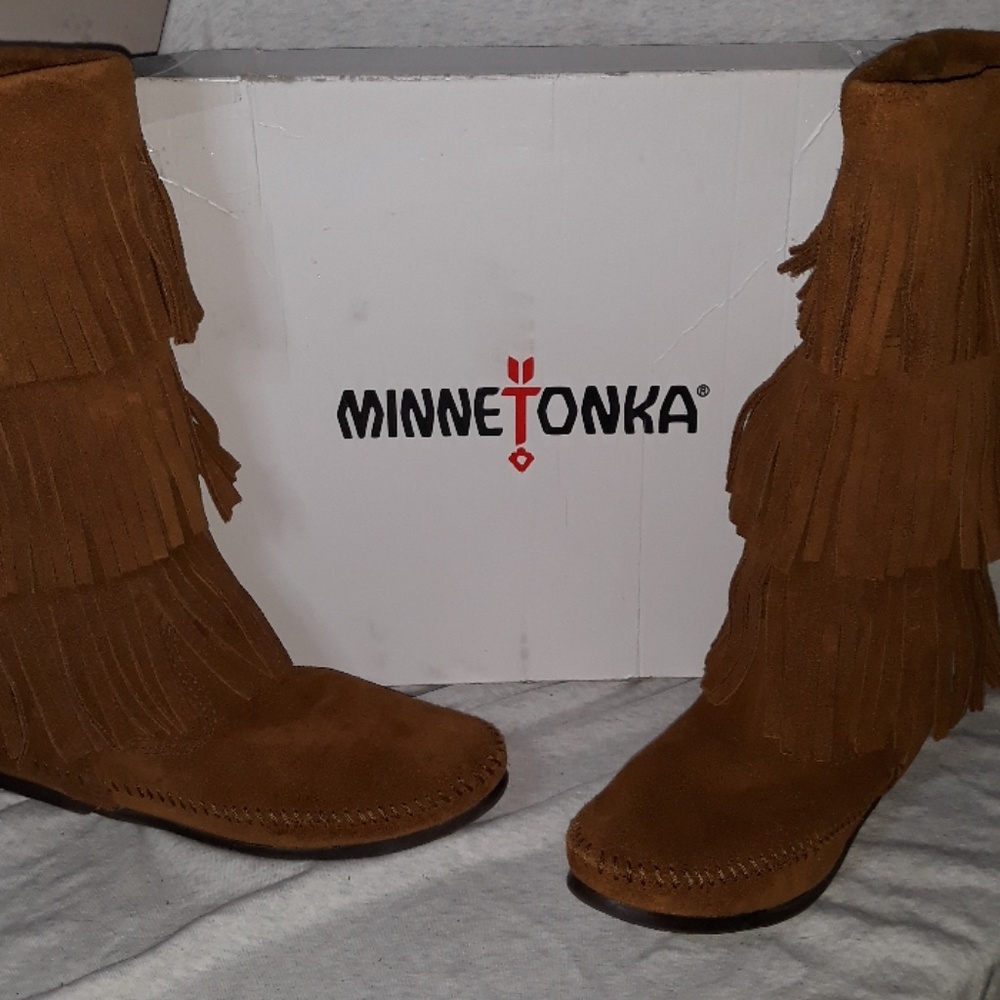 Minnetonka  fringe boot